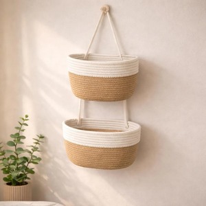 Cestas colgantes de macramé de dos niveles, ideales para organizar artículos diarios y como almacenamiento de pared funcional que ahorra espacio, procedentes de la India. - Product Image 1