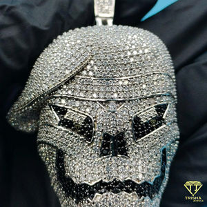 Pendentif Casque de Soldat Spatial Sertie de Pierres Moissanite VVS, Bijou de Luxe Hip Hop Fait Main - Product Image 4