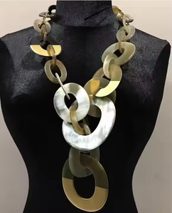 Elegante Collar de Cuerno Hecho a Mano, Joyería Natural y Atemporal, por CRESCENT CRAFTS - Product Image 2