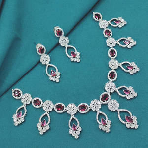 Ensemble de colliers de diamants de créateur élégant américain Bijoux fins de luxe pour mariage et fête - Product Image 1