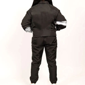 Conjunto de chándal cortavientos ligero con capucha y bloques de color personalizados, jersey de nailon con media cremallera y patchwork, estilo streetwear - Product Image 2