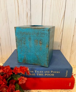 Boîte à mouchoirs artisanale en métal vert sarcelle, finition rustique vieillie, support décoratif idéal pour la maison et les espaces de bureau, provenant d'Inde - Product Image 2