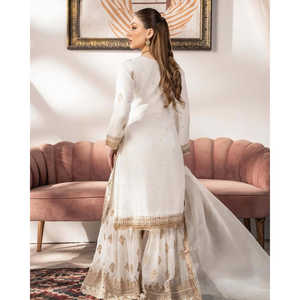 Ensemble haut-bas et dupatta pour femmes avec de riches broderies et des sequins - Product Image 5