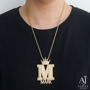 Collier personnalisé avec pendentif initiale en forme de couronne, en moissanite et perle d'eau douce, plaqué or, style hip-hop, pour homme, idéal pour les fêtes - Product Image 3