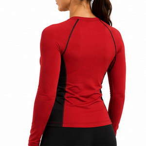 Camiseta de Compresión Deportiva para Mujer con Elementos de Diseño Ergonómico, Material Ligero, Transpirable y Confiable - Product Image 4