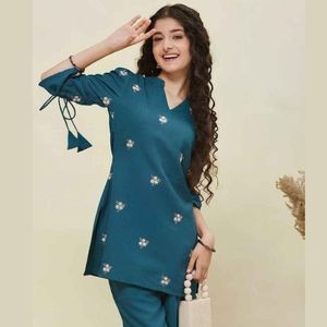 Ensemble coordonné élégant en coton mélangé de qualité supérieure, haut et bas en coton mélangé, entièrement cousu, pour le bureau ou les occasions décontractées, pour femmes. - Product Image 3