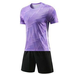 ชุดฟุตบอลสตรีทสปอร์ต ดีไซน์น้ำหนักเบา สวมใส่สบาย เหมาะสำหรับการฝึกซ้อมและการเล่นกลางแจ้ง - Product Image 1