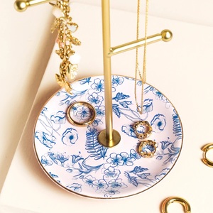 ที่วางเครื่องประดับรูปตัว T ดีไซน์หรูหรา พร้อมฐานถาดตกแต่ง สำหรับเก็บสร้อยคอและกำไลข้อมือ ประหยัดพื้นที่ สวยงาม ทันสมัย เหมาะสำหรับวางบนโต๊ะเครื่องแป้ง - Product Image 2