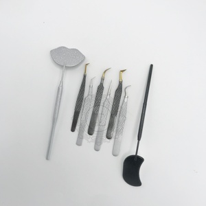 Pinzas de extensión de pestañas de acero inoxidable sostenible con logotipo personalizado, pinzas de Punta dorada, revestimiento de polvo múltiple, acabado de espejo - Product Image 1