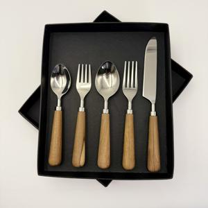 Couteau et fourchette de mariage au design unique et créatif, en acier inoxydable poli miroir, avec manche en bois, légers, portables et durables - Product Image 1