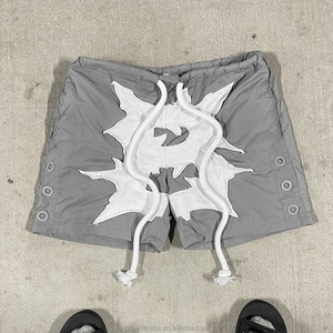 Shorts de Playa para Hombre en Poliéster Negro con Aplique Blanco de Logo de Murciélago, Cintura con Cordón Ajustable, Estilo Urbano, Secado Rápido - Product Image 1