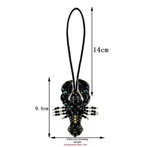 พวงกุญแจรูปแมงป่องสีเขียว งานแฮนด์เมดสไตล์วินเทจ ประดับคริสตัลหลากสีสัน ตัวอักษรภาษาอังกฤษแบบเรียงต่อกัน พร้อมสายคล้องข้อมือ - Product Image 6