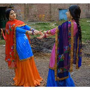 Statues de femmes en fibre culturelle punjabi, statues traditionnelles punjabi en fibre, fabricant de statues de femmes Gidha - Product Image 1