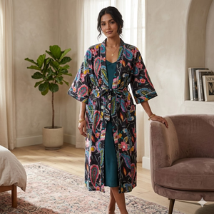 ชุดคลุมกิโมโนผ้าฝ้ายลายดอกไม้สีดำสำหรับผู้หญิง แขนยาว คอวี ชุดคลุมอาบน้ำยาวสำหรับพักผ่อน สปา และรีสอร์ท - Product Image 2