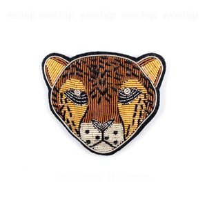 Broche de mode de luxe faite à la main broche de coeur feuille personnalisée broderie avec perle de fil d'investissement broche artisanale pour accessoire vestimentaire - Product Image 3