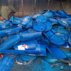 Venta al por mayor de chatarra de tambor de HDPE azul, material de plástico industrial limpio para reciclaje, suministro a granel para fábricas, exportación de grado premium - Product Image 1