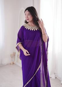 Sari prêt-à-porter de qualité supérieure pour grandes occasions, avec travail de sequins miroir et chemisier cousu, style indien richement orné. - Product Image 5