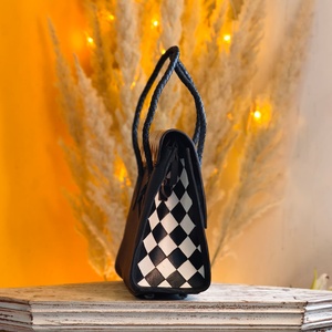 Bolso tote de cuero genuino para mujer, diseño de lujo con patrón a cuadros en blanco y negro, gran capacidad, color sólido, a la moda. - Product Image 5