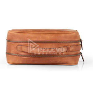 Bolsa de viaje de fin de semana de alta calidad, 40L, de cuero de grano completo, impermeable, con compartimento independiente para zapatos. - Product Image 4