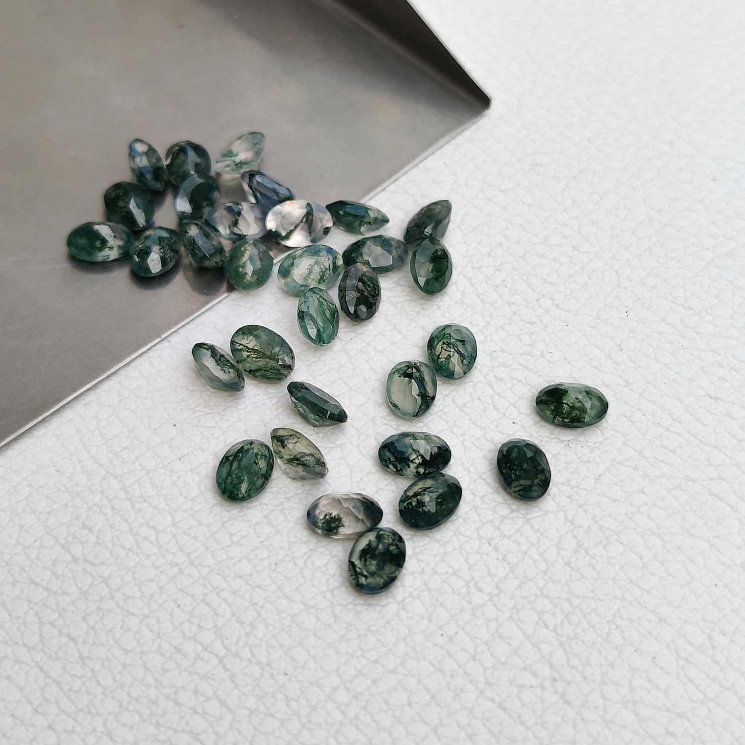 สีเขียว