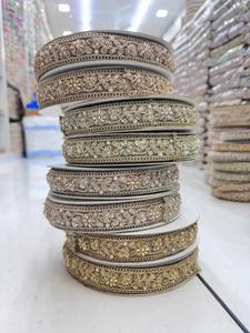 ริบบิ้นแต่งขอบด้วยลูกปัดมุกและลายปักดิ้นทองสำหรับชุดเจ้าสาวแบบส่าหรีและเลเฮนกา - Product Image 4