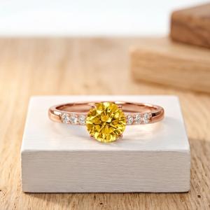 Bague solitaire en or massif avec diamant de laboratoire jaune brillant taille ronde, couleur E VVS, cadeau de fiançailles et de mariage pour femme - Product Image 2
