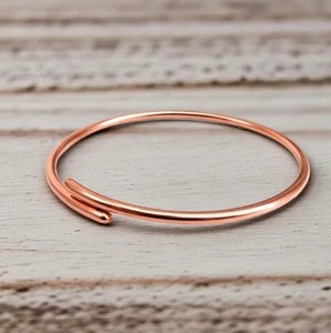 Brazalete de Metal Trenzado Hecho a Mano de Lujo, Exquisita Joyería de Puño Abierto, Brazalete Magnético de Cobre Tejido, Regalo Promocional Novedoso - Product Image 6