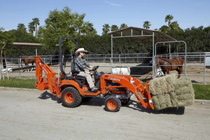 Tracteur compact Kubota BX23s de qualité supérieure avec pelle rétrocaveuse, performances optimales, en stock, prix de gros abordable - Product Image 6