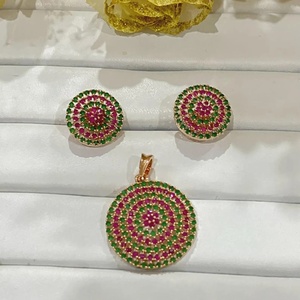 Conjunto de Pendientes y Colgante de Rubí y Esmeralda, Chapado en Oro de 22K, Joyería India Tradicional, Regalo de Boda para Mujer - Product Image 2