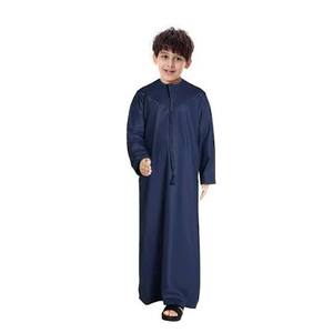 Thobe Saudí para Niños, Vestido Islámico de Manga Larga con Cuello Alto y Bordado Dorado, Hermosa Jubba Árabe para Niños 2026 - Product Image 3