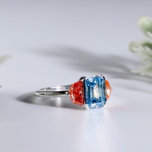 Anillo de Oro de Lujo con Diamante Azul Corte Esmeralda Cultivado en Laboratorio, Piedra Lateral Roja Tipo Cadillac, Multicolor, Vintage, para Compromiso o Boda, para Mujer - Product Image 4