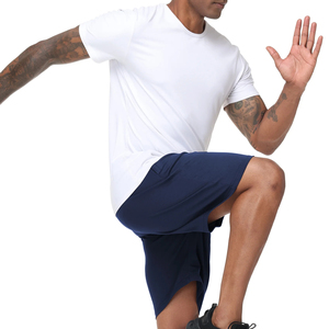 Shorts de sport respirants personnalisés pour hommes, couleur unie, en mesh, séchage rapide, anti-UV, pour l'entraînement, la course à pied et l'athlétisme - Product Image 2