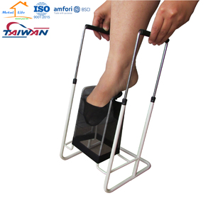 Matériel d'aide aux personnes âgées de haute qualité fabriqué à Taïwan, breveté, aides à la mise de chaussettes en vente - Product Image 2