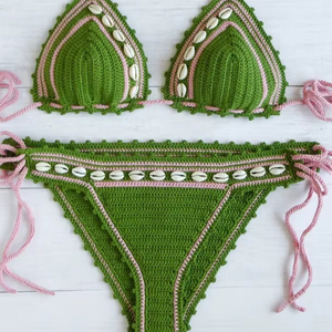 Ensemble de bikini brésilien crocheté avec pompons et perles - Product Image 1