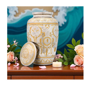 Urne de cendres humaines de crémation adulte en laiton fait à la main artistique pour le stockage des cendres humaines avec fermeture à vis sécurisée - Product Image 1