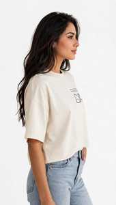 เสื้อยืดแขนสั้นคอกลมทรงหลวมสำหรับผู้หญิง สีครีม พิมพ์ลายตัวอักษร ลำลอง - Product Image 2