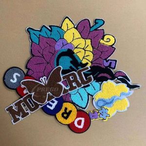 T-shirt en coton biologique personnalisé pour homme, design haut de gamme, effet délavé, patch brodé - Product Image 4