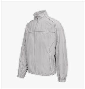 Ensemble sportif élégant deux pièces avec sweats à capuche unis et pantalons extensibles, conçu pour les routines actives des femmes. Ensemble coupe-vent. - Product Image 6