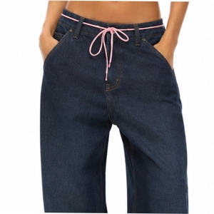 Jeans baggy en denim pour femmes, coupe ample, cordon de serrage rose contrastant, style décontracté, longueur intégrale, tissu en coton, pour femmes. - Product Image 4