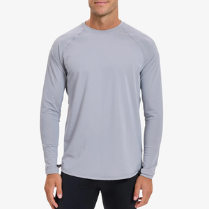 เสื้อแรชการ์ดแขนยาวผู้ชาย สีเทาอ่อน แห้งเร็ว ผลิตจากโพลีเอสเตอร์ เหมาะสำหรับว่ายน้ำ ซับเหงื่อ แห้งไว ใช้สำหรับออกกำลังกาย วิ่ง และเล่นกีฬา ป้องกันรังสียูวี - Product Image 1