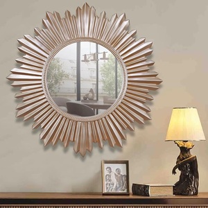 Miroir mural de luxe doré Armanda Miroir décoratif fait main, élégant et moderne - Product Image 5