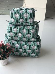 Juego de 3 Bolsas de Maquillaje de Algodón Floral Blanco Ecológicas - Bolsa de Aseo Acolchada con Cierre, Resistente al Agua, Tamaño Personalizable, Estampado a Mano - Product Image 2