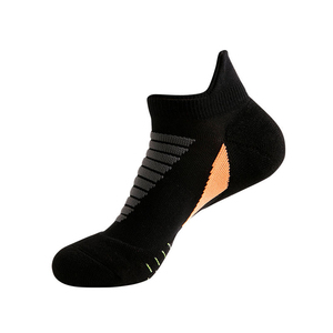 Chaussettes courtes de sport respirantes de couleur unie, chaussettes de sport décontractées à coupe basse, fabriquées au Pakistan - Product Image 2