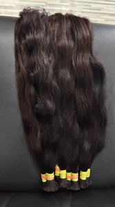 Extensions de Cheveux Humains de Temple Indien Ondulés Naturels en Vrac de Qualité Supérieure Authentiques Un Donneur Cheveux Bruts Original Commerce Indien - Product Image 4