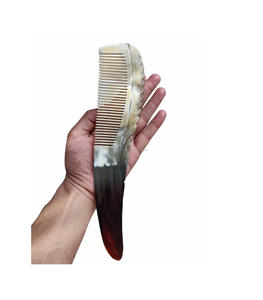 Peigne en corne écologique naturel Peigne en corne de buffle anti-frisottis fait à la main pour hommes et femmes - Product Image 3