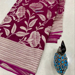 Sari de luxe traditionnel en crêpe de soie Khadi, tissage riche avec pallu Jari, pompons fantaisie, motif floral Jaal, doublure et bordure Jari - Product Image 1