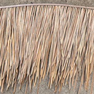 Toiture en chaume synthétique HDPE en plastique artificiel, feuilles de palmier artificielles, chaume synthétique personnalisé à clipser pour villa et complexe hôtelier - Product Image 5