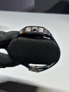 Reloj de Lujo Shyona con Correa de Cuero Azul, Esfera Romana, Caja Redonda, Detalles de Diamantes, Resistente al Agua, para Venta de Exportación - Product Image 3