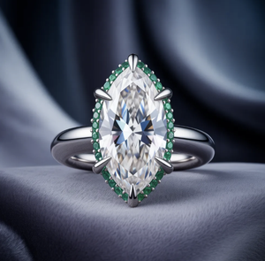 Bague de fiançailles solitaire en or blanc 6 ou 8 griffes avec halo de diamants verts taille marquise 13x6.5, 2 carats, qualité VVS VS EF, bijoux de mariage - Product Image 1