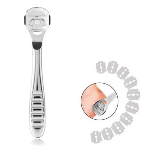 Râpe à pieds en acier inoxydable durable et réutilisable avec 10 lames pour éliminer les callosités, les peaux mortes et les cors - Product Image 4